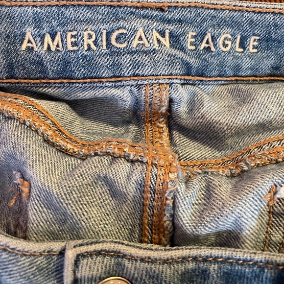 American Eagle Women's Denim Jeans Mom Shorts Size 12 Heavily distressed - Picture 9 of 11